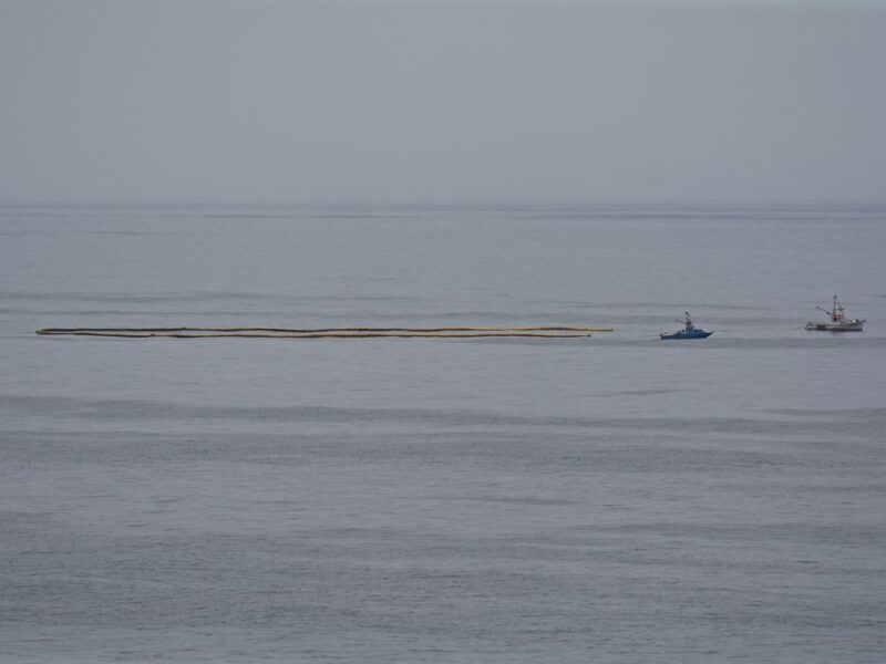 Oil Cleanup between Refugio and El Capitan State Beaches